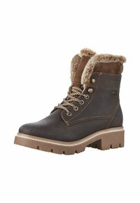 Botas de cuero marrón con un diseño de cordones, cuello de pelo sintético y suela de goma gruesa. Costuras de acento y detalles en metal dorado.