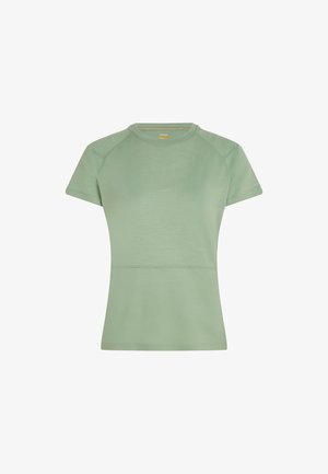 Camiseta de manga corta en tela verde claro con un acabado texturizado, que presenta un cuello redondo y un diseño de hombros sin costuras.