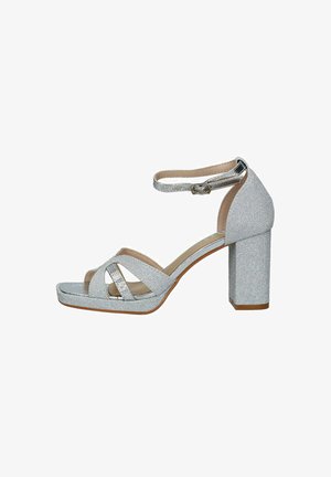 Sandal con tacco argentato e cinturino alla caviglia, dotata di cinturini incrociati, tacco a blocco e finitura glitterata testurizzata.