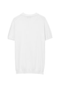 Maglione bianco a maniche corte in maglia con scollatura rotonda, orlo e bordi delle maniche a costine; texture liscia con un design semplice.