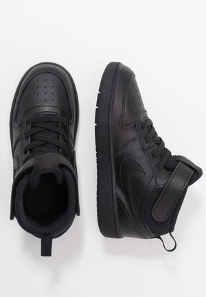 Par sorte høje sneakers med snørebånd og velcrobånd, vist fra top- og sidevisning på hvid baggrund.