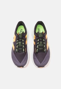 New Balance FUELCELL REBEL V4 - Apavi skriešanai pa asfaltu - black