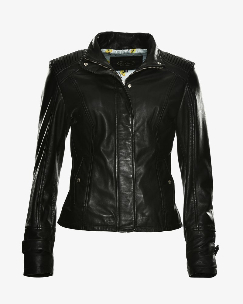 Zwarte leren motorjack met een rits aan de voorkant, geribbelde schouderaccenten en een bloemenpatroon in de voering. Strak model met zijzakken.