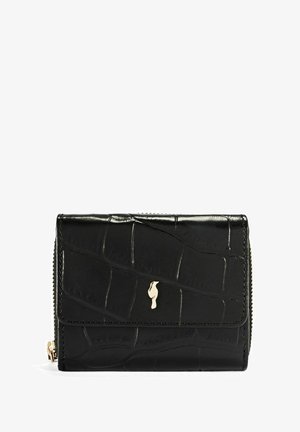 Czarny portfel o fakturze krokodyla z logo w złotym akcentem, z zamknięciem na zamek błyskawiczny oraz eleganckim, kompaktowym designem.