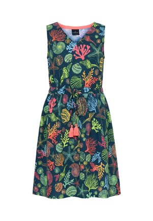 Vestido sin mangas azul marino con patrones coloridos de coral, conchas marinas y estrellas de mar, con cintura ceñida con lazos de borlas rosas.