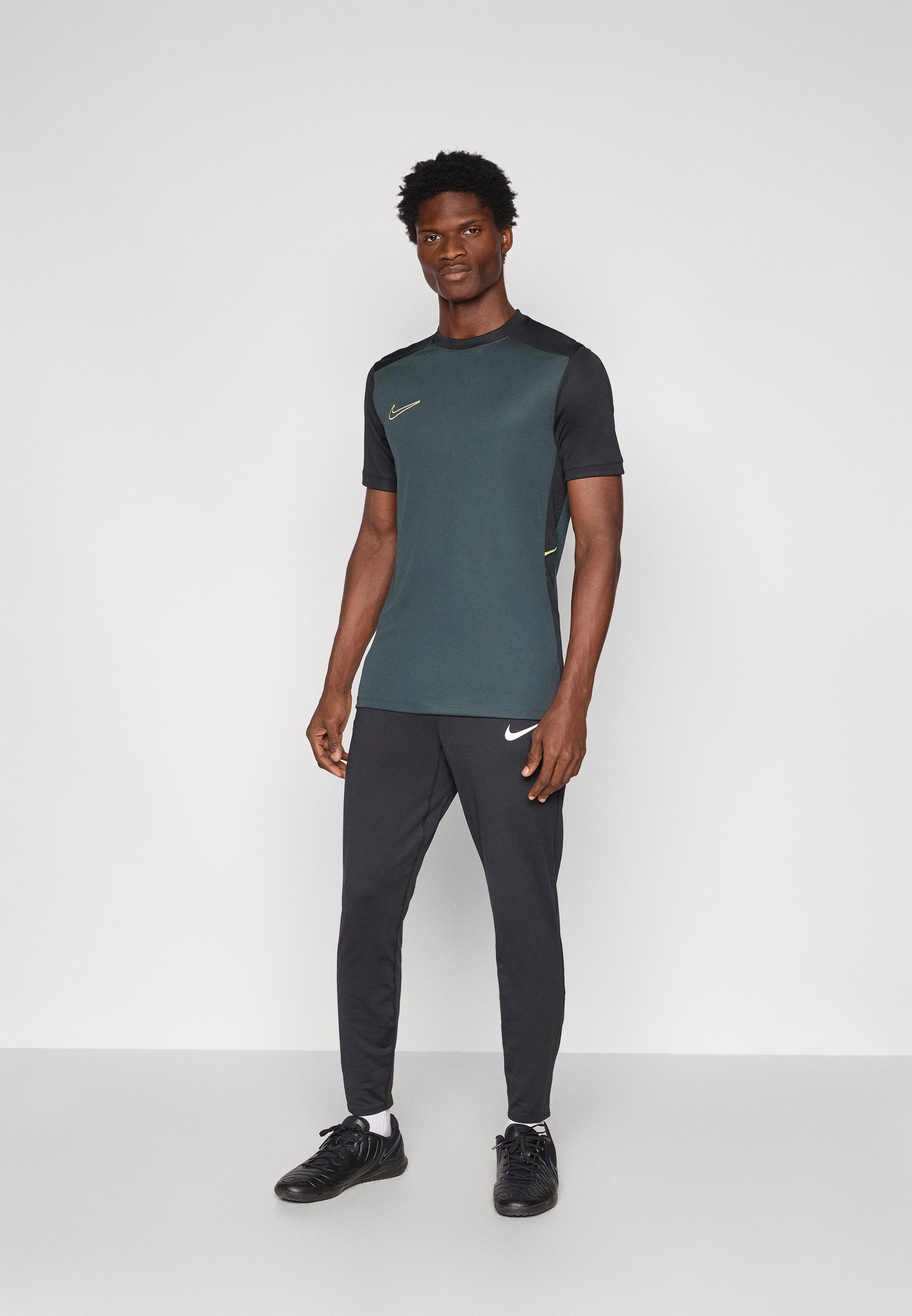 green nike gym top