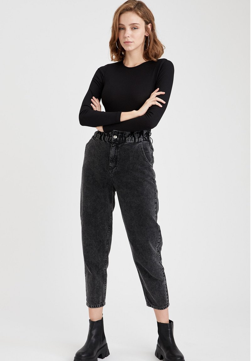 DeFacto Longsleeve zwart DeFacto Longsleeve zwart