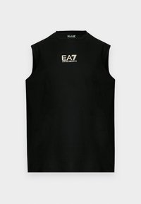 Μαύρο αμάνικο τοπ με στρογγυλή λαιμόκοψη και λευκό κεντημένο λογότυπο "EA7 Emporio Armani" στο στήθος, εμφαν�ιζόμενο σε απλό φόντο.