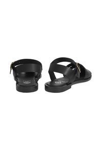 Schwarze Ledersandalen mit einem Kreuzriemen-Design, einer goldenen Seitenschnalle und einer strukturierten Sohle. Einfacher und funktionaler Stil.