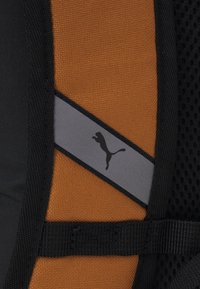 Puma PLUS PRO BACKPACK UNISEX - Sac à dos - caramel