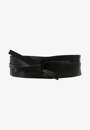 Curea neagră din piele cu o textură netedă, design lat și panglici lungi, asigurată într-un nod în față, care evidențiază eleganța simplă.