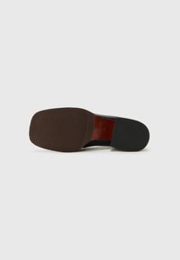 Chie Mihara BRO - Klasické lodičky na opätku - tuka black/dancy bronce/dali plomo