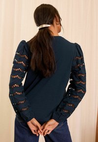 Love & Roses REGULAR FIT - BRODERIE LONG SLEEVE - Camicetta - navy