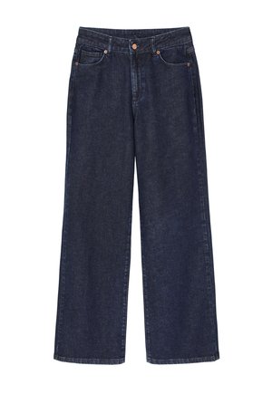 Jeans de mezclilla de pierna ancha de color azul oscuro con una cintura alta, cinco bolsillos y detalles de hardware en bronce. Textura suave con costuras visibles.
