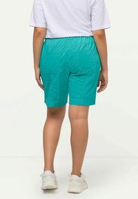 Ulla Popken BERMUDA STYLE POCHES CEINTURE CONFORTABLE - Šortky - turquoise