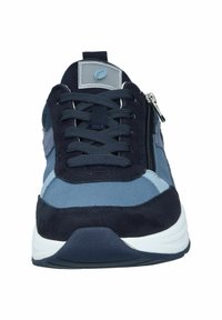 Marineblaue und hellblaue Sneaker mit Schnürverschluss, Reißverschlussdetail und strukturiertem Sohlen. Mit glatten und Wildlederpaneelen sowie runder Zehenform.