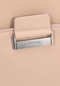 Gerry Weber TALK DIFFERENT II  - Umhängetasche - beige