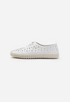 Rieker Chaussures à lacets - white