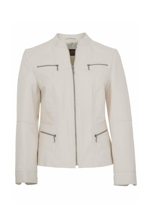 Cremefarbener taillierter Blazer mit Stehkragen, Frontreißverschluss und vier Reißverschlusstaschen, auf weißem Hintergrund präsentiert.