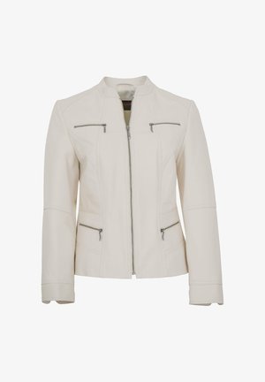 Cremefarbener taillierter Blazer mit Stehkragen, Frontreißverschluss und vier Reißverschlusstaschen, auf weißem Hintergrund präsentiert.