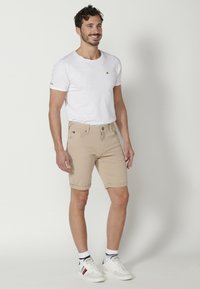 Koroshi BERMUDA STRETCH REGULAR COLORS BERMUDA STRET - Jeansshorts - beige