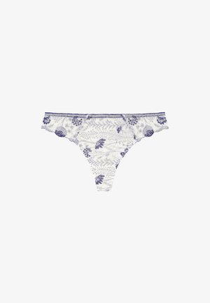 String blanc en dentelle avec broderie florale violette, bords froncés et une ceinture délicate. Tissu doux avec un motif complexe.