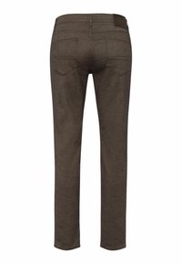 Bruine denim broek met een slim fit, voorzien van een gestructureerde stof, twee achterzakken en een label op de tailleband, weergegeven van de achterkant.