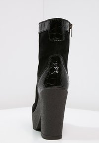 See by Chloé Botines de tacón - black