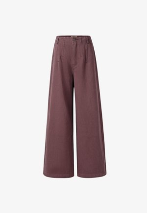 Pantalon taille haute, jambes larges, de couleur prune sourde avec bouton frontal et détails de couture sur fond blanc.