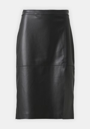 Sort læder blyantskørt med en glat tekstur, mellemlang design og syninger ved taljen og siderne.