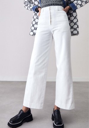 Džínsy voľného strihu - blanc