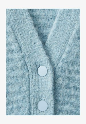 Cardigan lavorato a maglia di colore azzurro chiaro con superficie testurizzata, dotato di due bottoni lucidi e scollo a V.