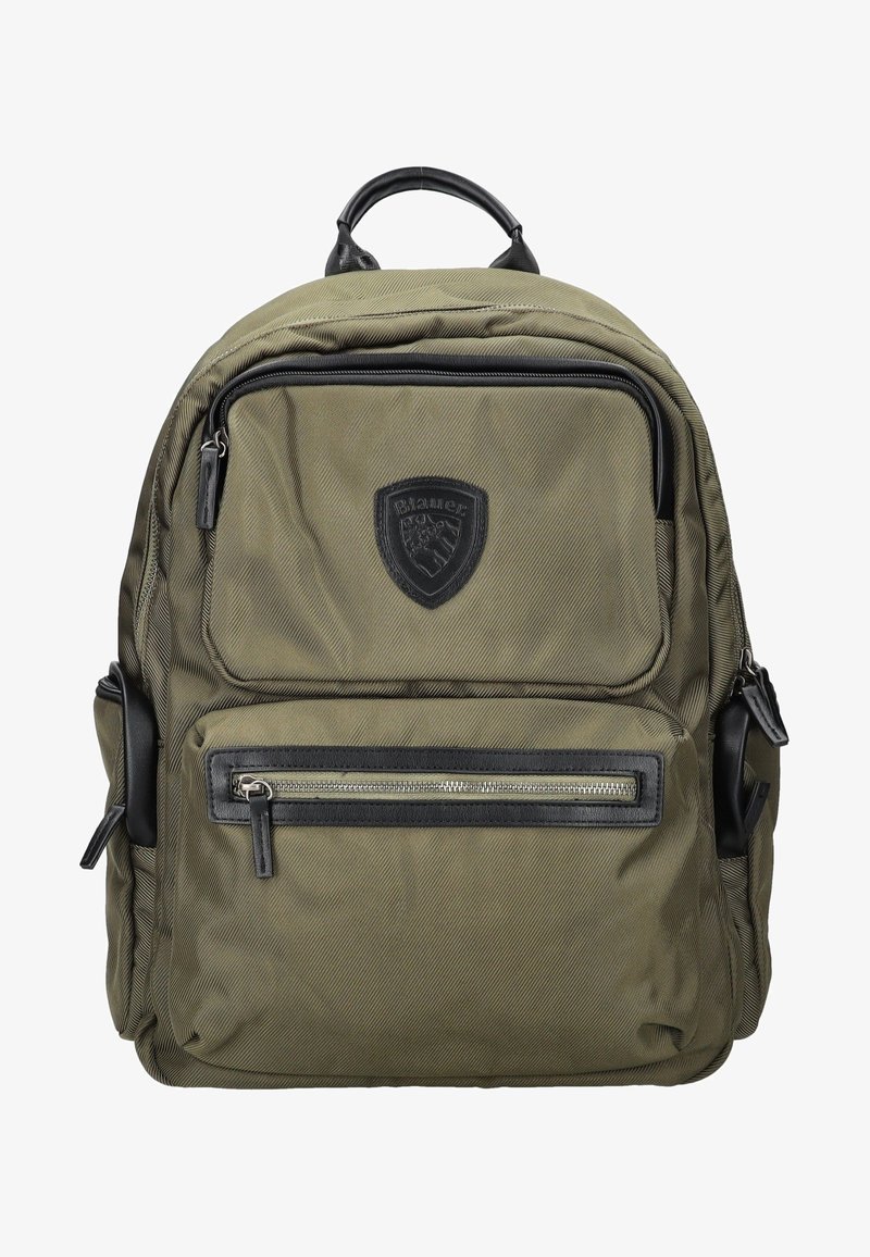 Zaino verde oliva realizzato in tessuto resistente, con una maniglia superiore, diverse tasche con zip e dettagli in pelle nera.
