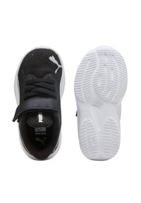 Scarpe sportive nere con tomaia in rete, suola bianca e una cinghia. Logo Puma ben visibile e suola testurizzata per una migliore aderenza.