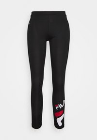 Schwarze Sport-Leggings mit enger Passform, die ein großes weißes und rotes Fila-Logo am unteren linken Bein zeigen. Glattes, dehnbares Material.