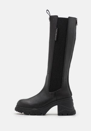 Plateaulaarzen - black