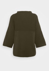 Ciemnozielony, ribbed sweter z szerokimi, trzyczwierć rękawami i okrągłym dekoltem. Teksturowany materiał z wzorem w bloki.