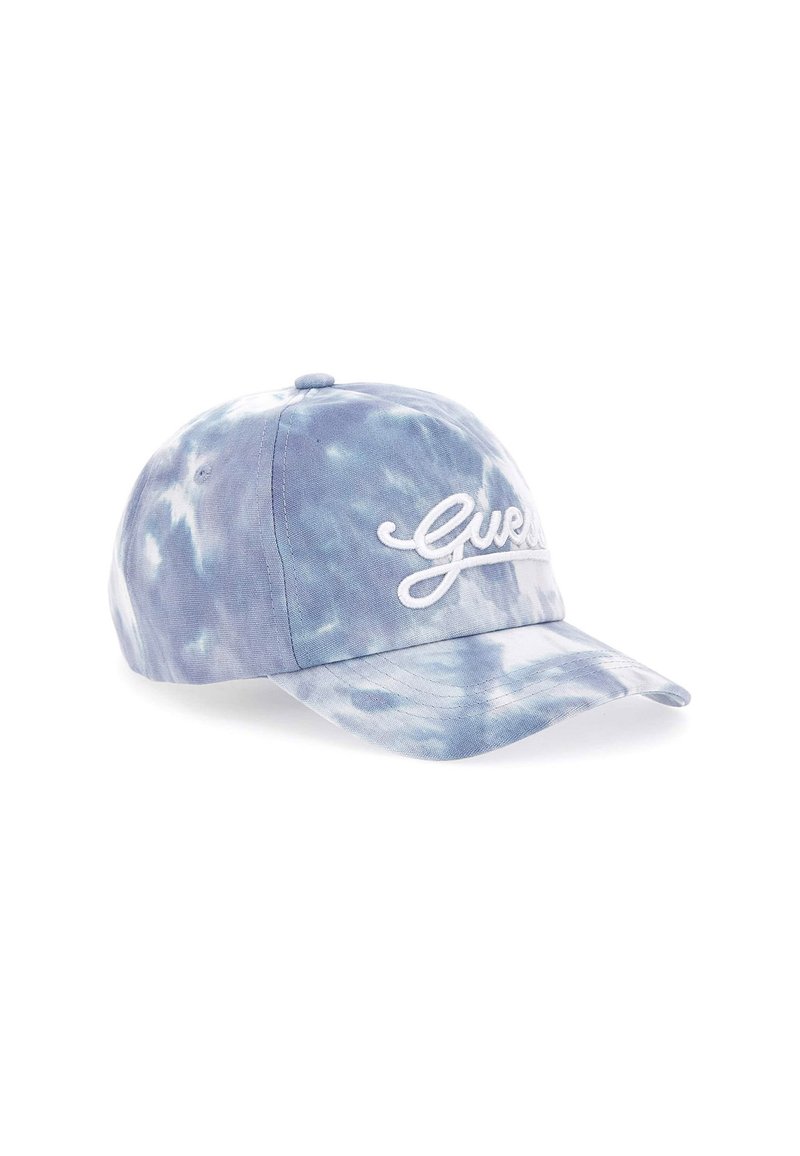 Gorra de béisbol azul de tie-dye con visera curva y logotipo bordado en blanco de "Guess" en el frente. Hecha de tela de algodón.