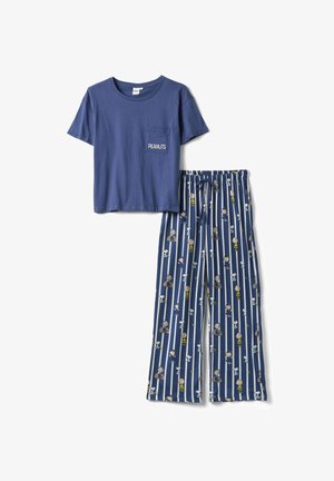 Marineblaues Kurzarm-Top mit „Peanuts“-Taschenprint, kombiniert mit marineblauen gestreiften Pyjamahosen mit Peanuts-Charakteren und Kordelzug an der Taille.