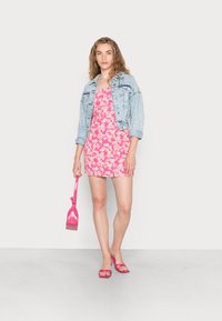 Glamorous CAMI DRESS - Vestido de dia - hot pink multi ditsy