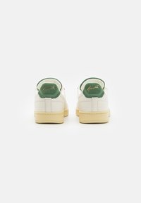 Lacoste CARNABY PRO  - Tenisky - off white