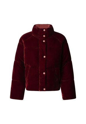 chaqueta acolchada granate con cuello alto, botones en oro rosa, diseño acolchado y bolsillos laterales; fabricada con tela suave y texturizada.