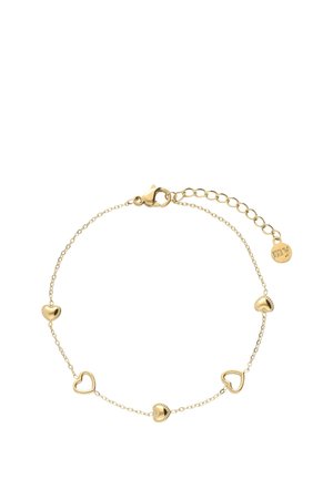 Zartes Armband aus einer goldenen Kette mit fünf abwechselnd festen und offenen Herzanhängern sowie einem kleinen runden Anhänger nahe dem Verschluss zur Größenanpassung.