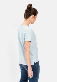 camel active V-NECK  - T-shirt basic - light blue