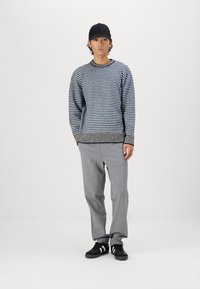 BDG Urban Outfitters UNISEX niebieski