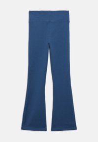 Mėlynos, platėjančios leginsės, pagamintos iš minkštos, tamprios medžiagos. Turi platų juosmenį ir lygius siūlus. Matomų raštų ar akcentų nėra.