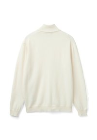 Pull en crème avec un col haut, des manches longues et des bords-côtes. Tissu doux avec une texture minimale, idéal pour le superposition.