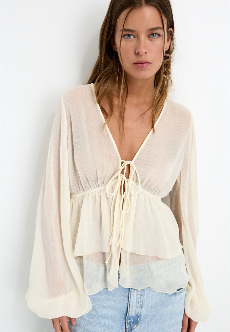 PULL&BEAR - FLOWING RUFFLED - Blouse - white, Enlarge