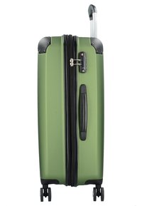 Valigia rigida di colore verde oliva con cerniera e componenti neri, manico estensibile e quattro ruote per la mobilità.