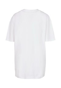 Hvid bomulds T-shirt med afslappet pasform, korte ærmer og rund halsudskæring. Glat tekstur uden mønstre eller udsmykninger.